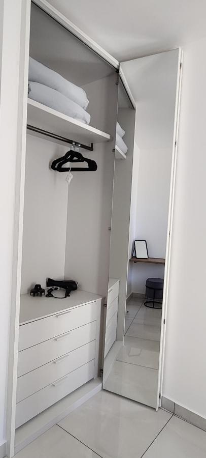 Ideal Location, Stylish 1Br Apartment With Free Parking สลีมา ภายนอก รูปภาพ